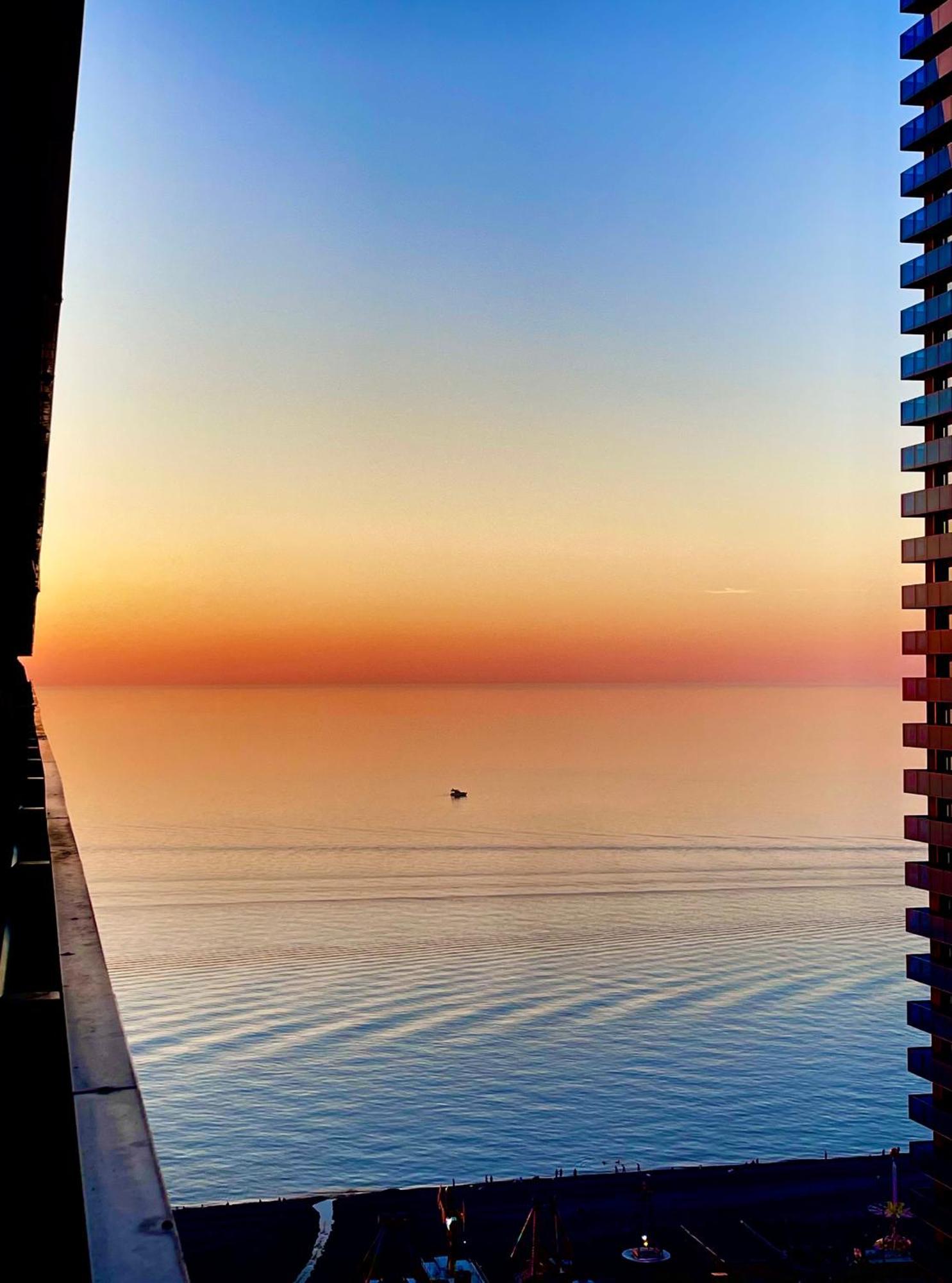 Batumi Sky Apartments Bagian luar foto
