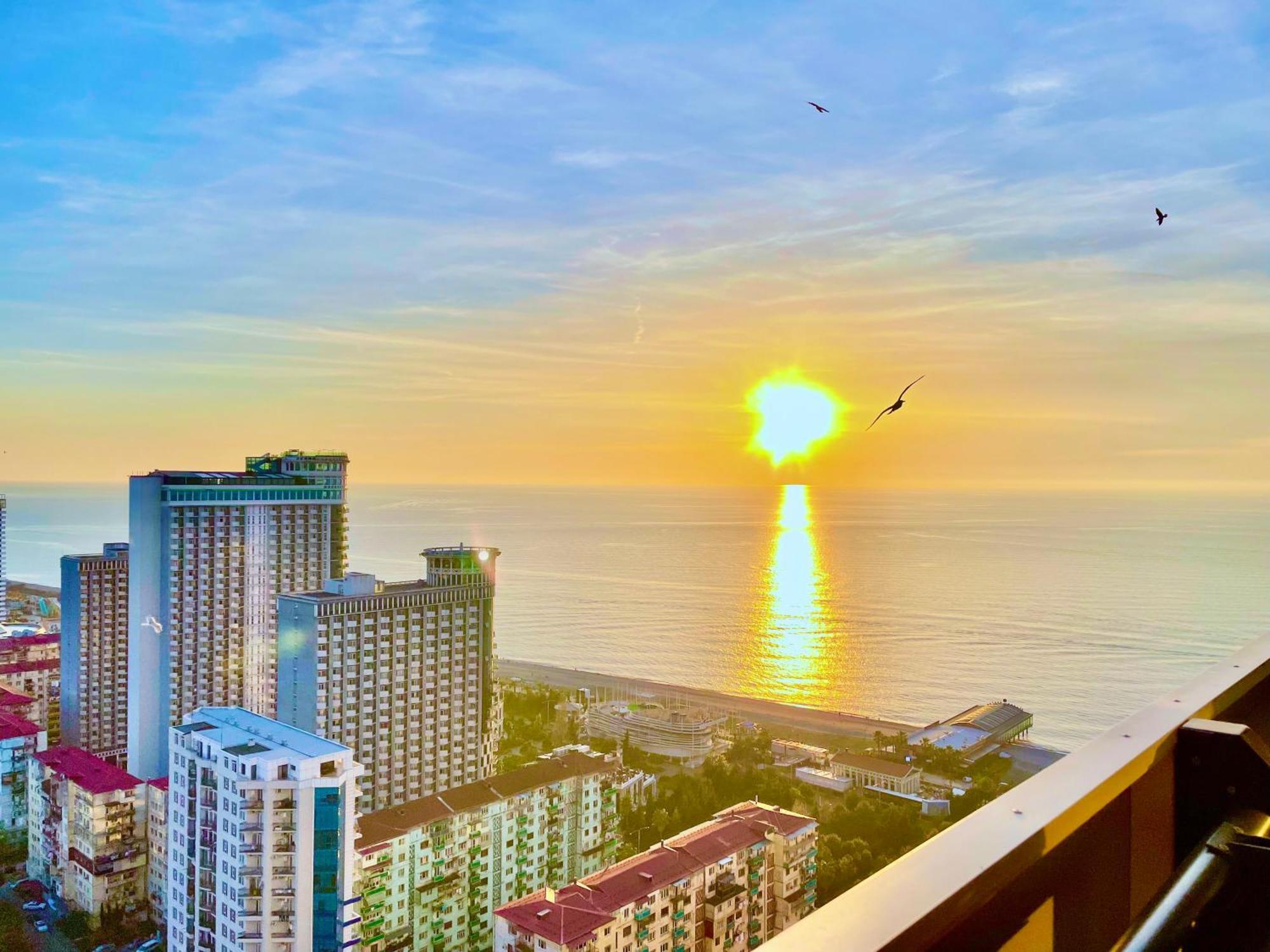 Batumi Sky Apartments Bagian luar foto